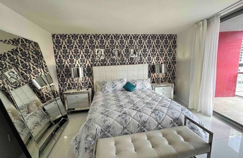 Hallandale Beach Resort | Luxury Water view Apartment 3/3 in Hallandale