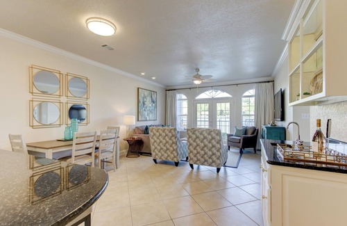 Lakeland Condo | Luxury WATERFRONT Condo on Lake Hamilton w /1-Car Garage. Min 30 day rental.