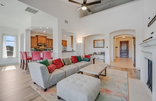 Lakeway Condo | Luxury Waterfront Condo Lake Travis - Long Term Welcome