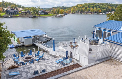 Osage Beach House | LUXURY WATERFRONT HOME In Heart of LOTO, flat lot. No wake cove MM 21.