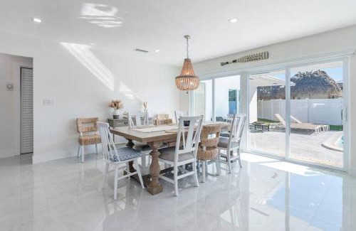 Garden Isles House | Luxury Waterfront Oasis in Pompano Beach