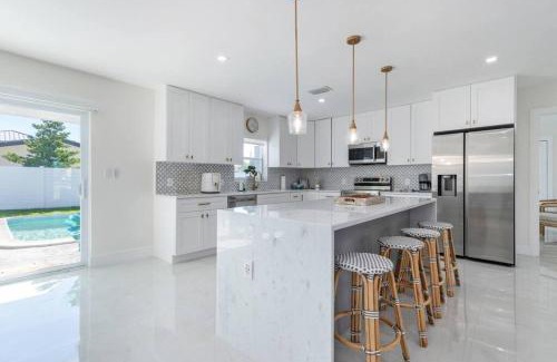 Garden Isles House | Luxury Waterfront Oasis in Pompano Beach