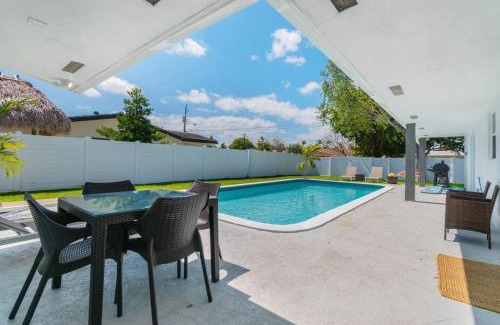 Garden Isles House | Luxury Waterfront Oasis in Pompano Beach