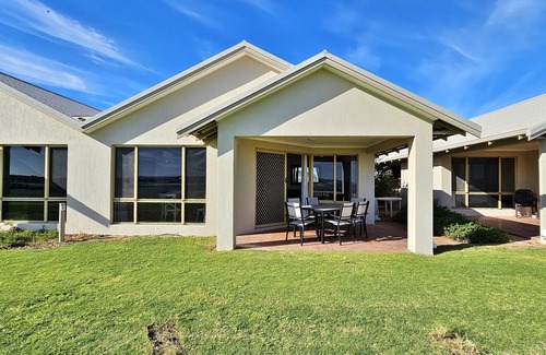 Kalbarri Apartment | Luxury Waterfront | Sleeps 6 | Resort Pool | Wifi