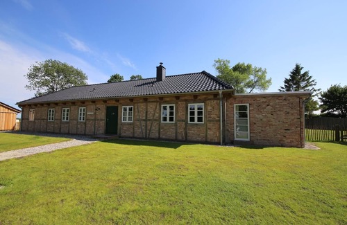 Rabenholz House | Luxus-ökohaus mit Kamin, Sauna, Eingezäuntem Garten