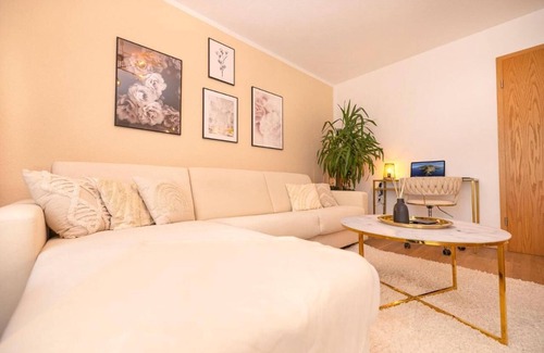 Biberach an der Riss Apartment | Luxx Home BC, Zentral - für 4 Personen-balkon-parken-voll Ausgestattete Küche