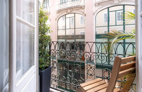 Sacramento Apartment | LV Premier Chiado CH9- elevator, balconies, center
