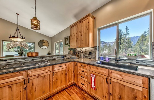 Tahoe Paradise House | Lx24 south lake tahoe brand new cabin vhr210131
