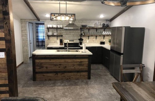 Sioux Falls House | Lyndale - Industrial Retreat Close to the Denny