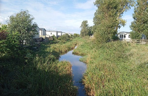 Heacham House | Lyntons 3 bedroom caravan pets stay free linen included