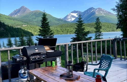 Moose Pass Cabin | Lynx, wildlife, custom log cabin . private lake access, salmon stream kayaking,