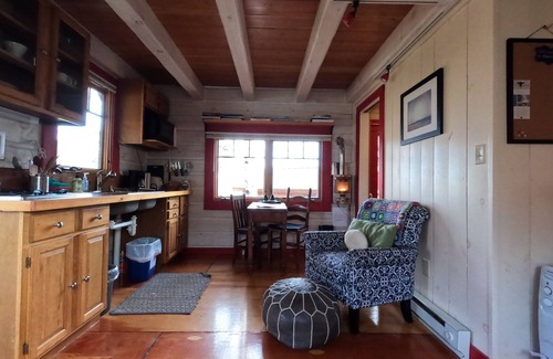 Grand Marais Cottage | Mökki: Dovetail Log Cabin Downtown
