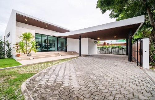Na Chom Thian Villa | Mövenpick 4-Bedroom Pool Villa Beach Access, Na Jomtien Pattaya