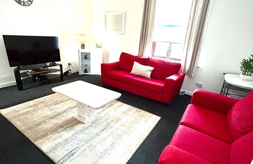 Shotts Apartment | M Rooms @ 156. Entire Flat