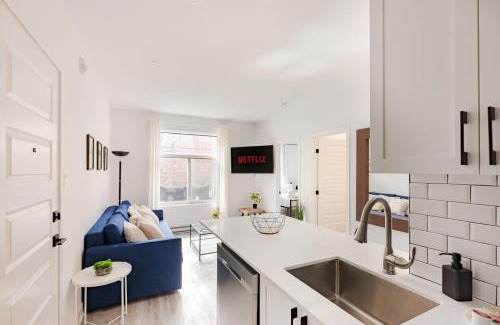 Mile End Apartment | M11 Gorgeous Modern 2BRSofaBedHeart of Plateau