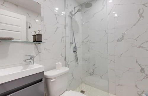 Mile End Apartment | M11 Modern Comfy Studio wAC in PlateauMile-End