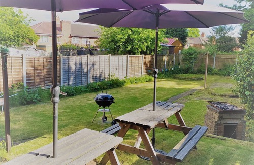 Walsall House | M6 J10 - Home from Home