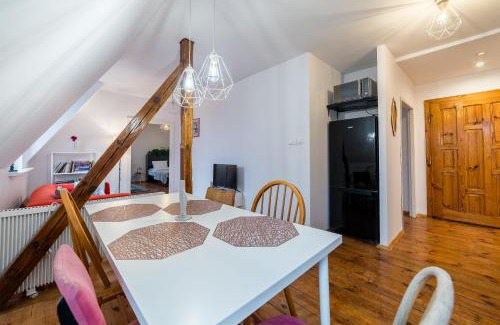 Grunwald Apartment | Małeckiego Moments Apartment by BookingHost