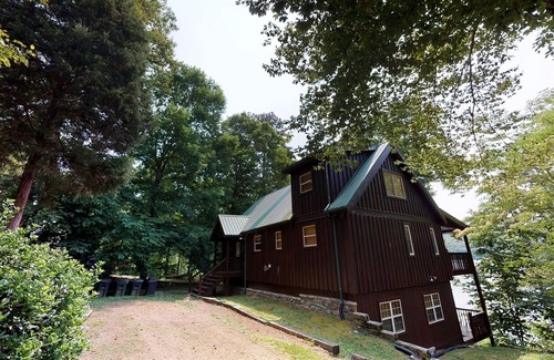 Sharps Chapel Cabin | Ma Cook Lodge is a lakefront cabin in Sharps Chapel, Tennessee with a private dock