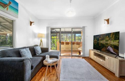 Huskisson House | Ma Te Kokorou - pet-friendly Huskisson pool escape