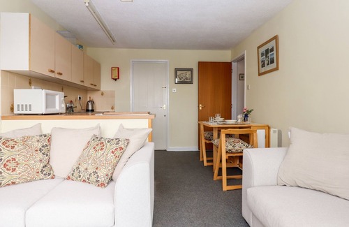 Chillington Cottage | MABEL'S VIEW, pet friendly, with a garden in East Allington, Devon