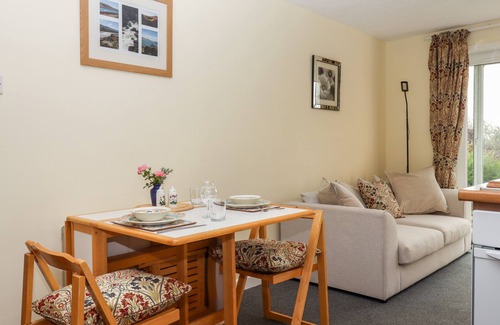 Chillington Cottage | MABEL'S VIEW, pet friendly, with a garden in East Allington, Devon