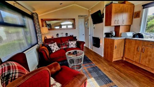 Broadford Apartment | MacKenzies Bothy - SeaFront Cabin