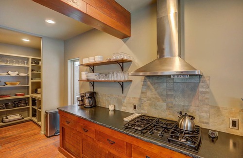 McCall House | Mackinaw Manor - Lake views - Downtown - Hot tub - Game Room - Theatre