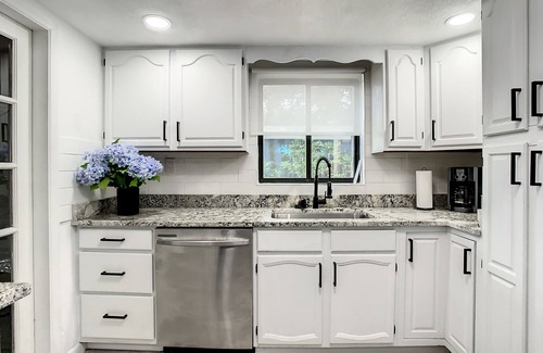 South Pinellas Community Council House | Mad Beach Bungalow w/Heated Pool - 4 Mins to Madeira Beach