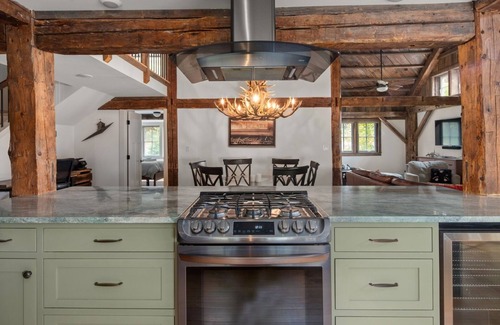 Warren House | Mad House Rentals 10 Bedroom Lodge by RedAwning
