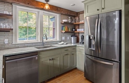 Warren House | Mad House Rentals 10 Bedroom Lodge by RedAwning