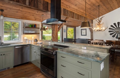 Warren House | Mad House Rentals 10 Bedroom Lodge by RedAwning