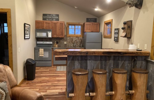 Cameron House | Madison River Safari Guest Cabin