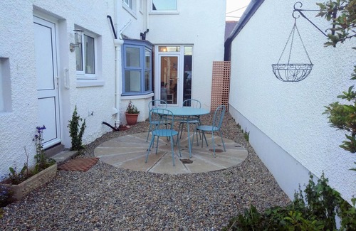 Cardigan House | Maenayron, your home from home in the heart of Cardigan