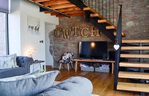 Llanddeusant House | Maes Merlin