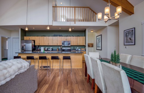 Rangeley House | Magalloway 57 is the largest rental home on Saddleback Mountain - 6 bedrooms, 5.5 bathrooms!