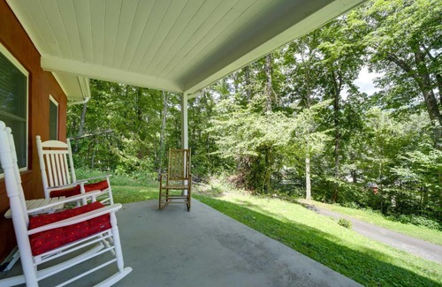 Maggie Valley House | Maggie Valley Cottage Near Festival Grounds!