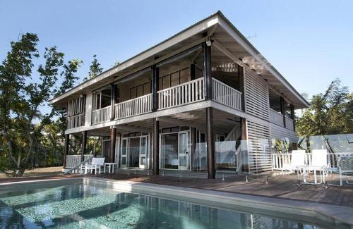 Mission Beach House | Magic Beach House - Absolute Beachfront