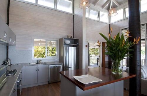 Mission Beach House | Magic Beach House - Absolute Beachfront