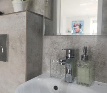 Goerlitz Apartment | Magic Crystal & Netflix