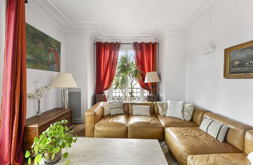 6th Arrondissement Apartment | Magic on the Marche, by Veeve