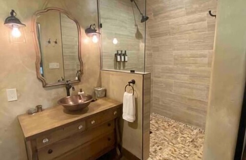 Bella Vista House | Magical Hobbit Hole and Second Breakfast