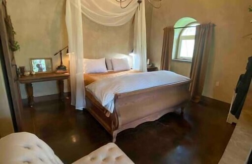 Bella Vista House | Magical Hobbit Hole and Second Breakfast