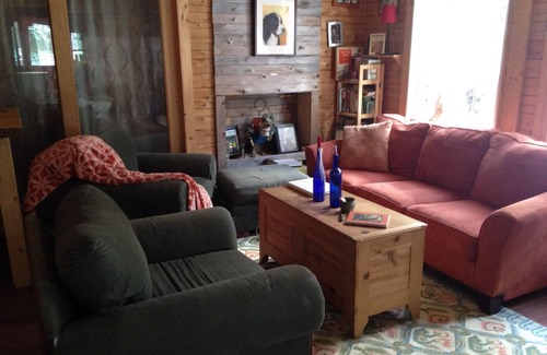 Morrisville Cabin | Magical Log Cabin in the Woods - All Pets Welcome!