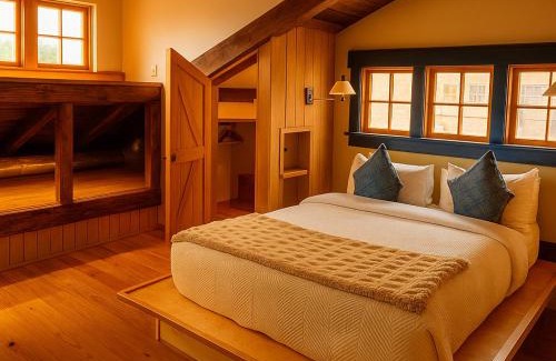 Off Broadway Hotel | Magical Post And Beam Loft Downtown Newport!
