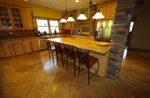 Baraboo Cabin | Magical Secluded 5king Lodge> bunk room, playset> Dells, WaterParks, Devils Lake