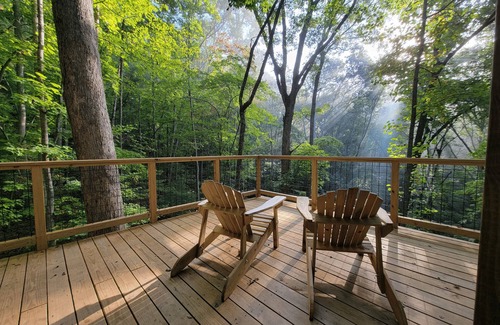 Copperhill Cabin | Magical Treehouse ~ Romantic Hot Tub and Sauna