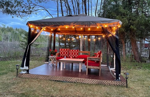 Cheneville Cottage | Magical Waterfront Cottage