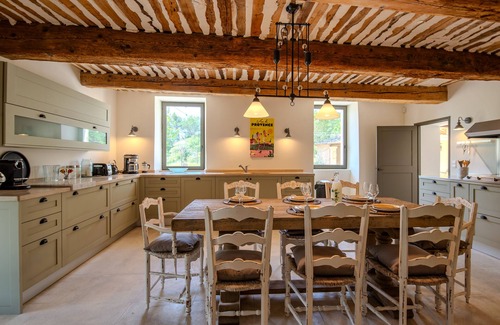 Saint-Saturnin-les-Apt Other | Magnifique Bastide de 8 Chambres, Piscine Chauffée, Gym, vue Imprenable