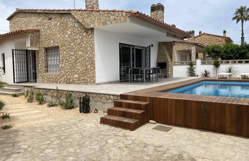 L'Escala Villa | Magnificent house with private pool